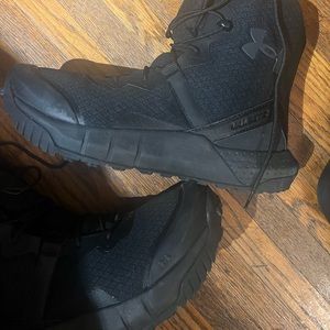 Worn 2  times Under amour. UA WOMENS MICRO G
VALSETZ BOOT size 10 women